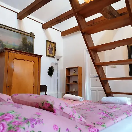 Zsambeki Vendeghaz -anno1815- Guest house *